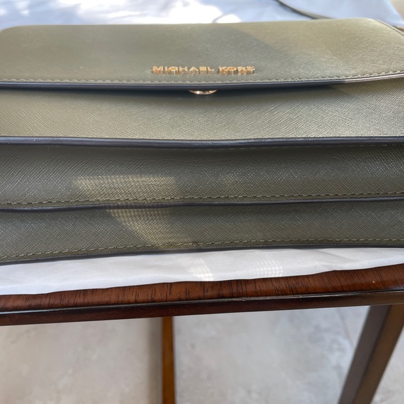 Michael Kors crossbody bag (barely use) - Picture 3 of 6